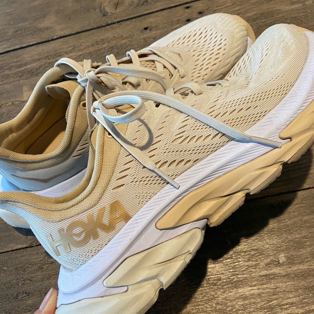 Hoka Clifton edge running shoes size 8.5 great condition